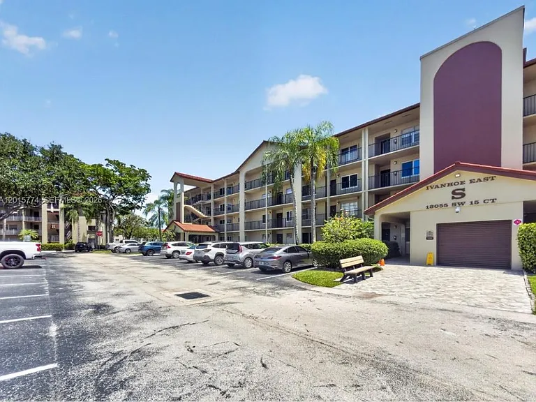 13055 SW 15th Ct — Photo 2