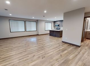 882 20th Ave SE #2, Minneapolis, MN 55414
