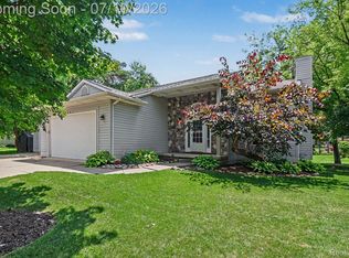 2460 Livernois Dr, Howell, MI 48843