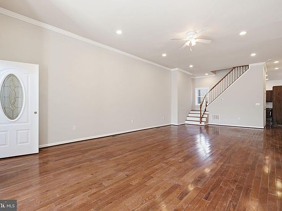 2nd image of 1203 Argyle Ave