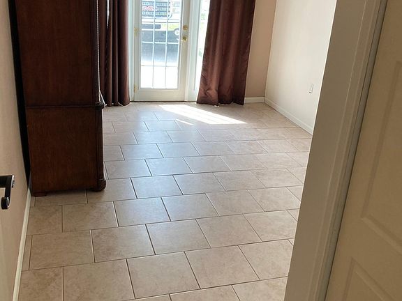 2nd image of 904 N Howard St