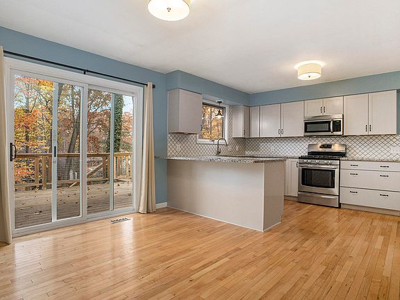 5th image of 4619 Deepwood Ct SW