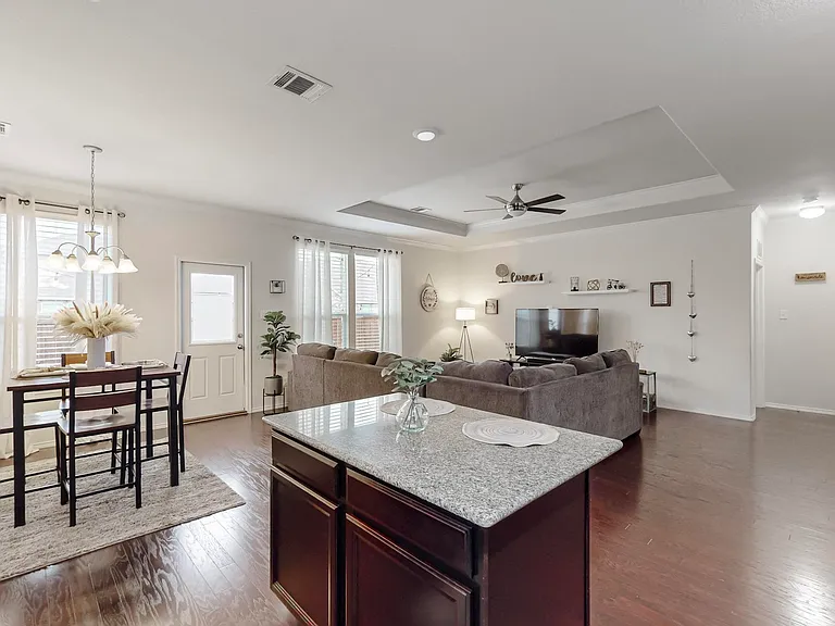 504 Mesa View Trl — Photo 11