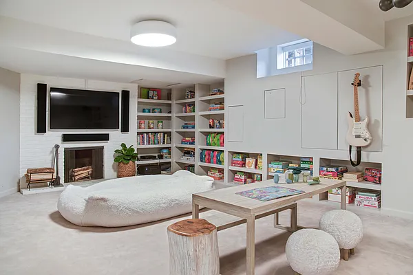 Sold by Compass | media 18