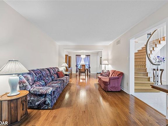 4th image of 356 Livingstone St W