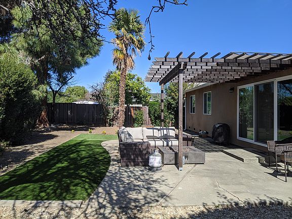 Yard (furniture not included)