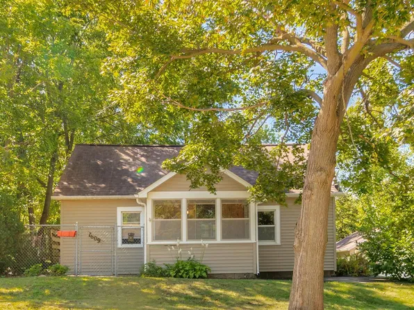 1609 Olive St, Cedar Falls, IA 50613