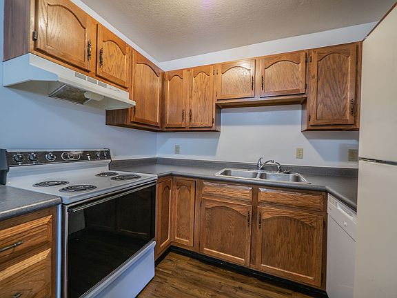 3rd image of 1104 N Walnut St #E