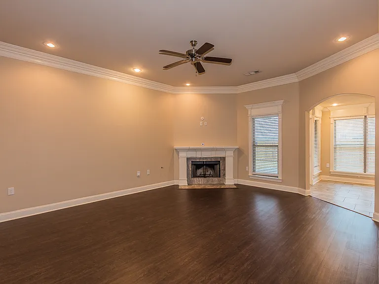 127 Chambery Dr — Photo 3