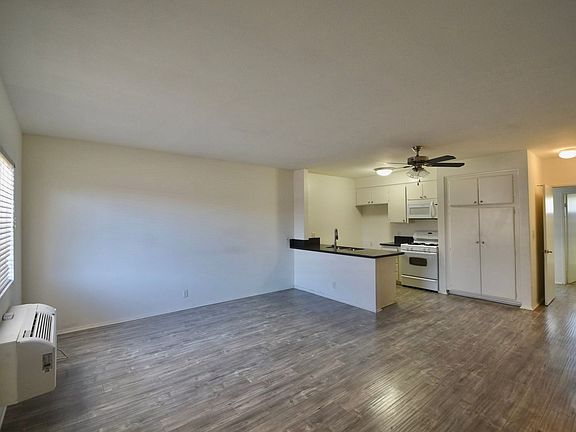 3rd image of 24913-24925-2493 Walnut St #12