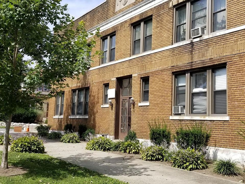 Nicely landscaped and well maintained.