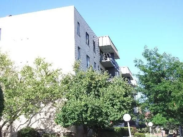 5840 W 104th St APT 107, Oak Lawn, IL 60453