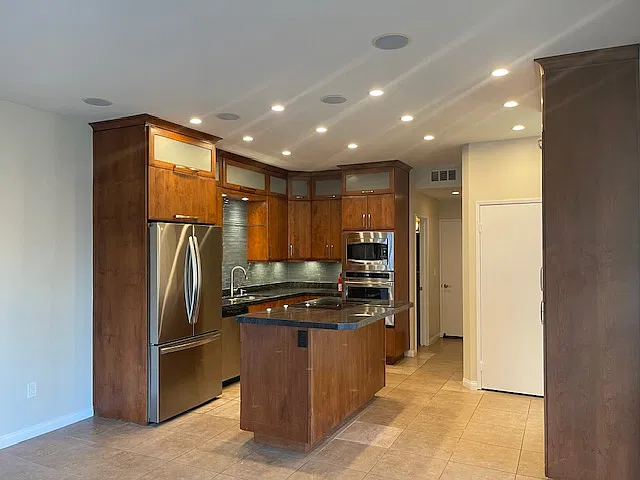 3053 Greenwich St — Photo 2