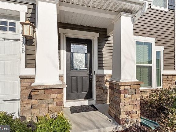 2nd image of 33308 Guilford Ln Unit 8