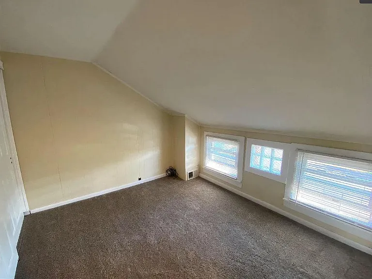 19 Walnut St — Photo 9