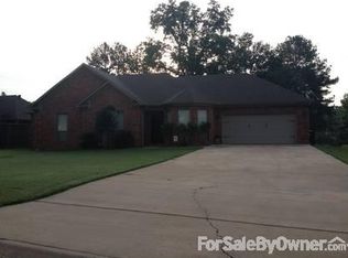 3 Flag Ct, Morrilton, AR 72110
