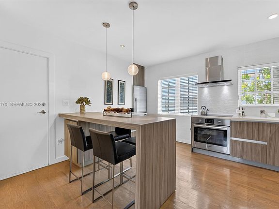 3rd image of 1205 Meridian Ave APT 3