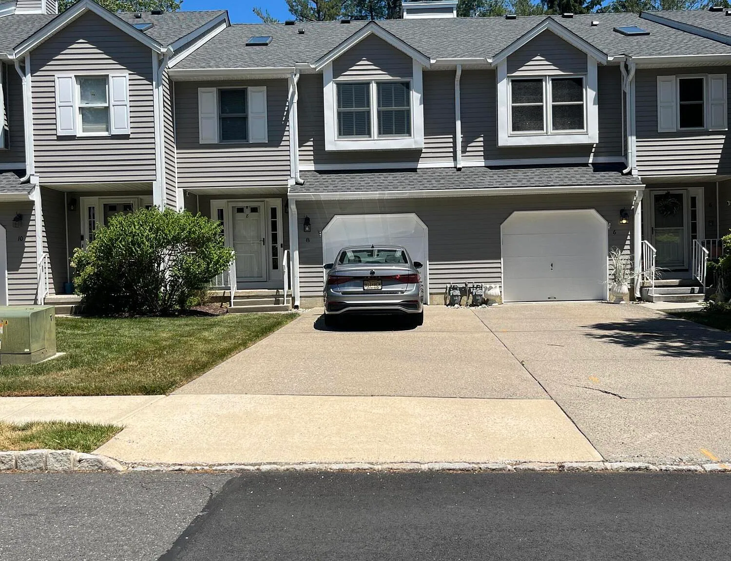 2 bed, 2.5 bath, 1756 sqft, $4,100 — Photo 1