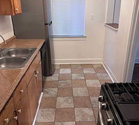 2nd image of 384 N Perry St APT 1