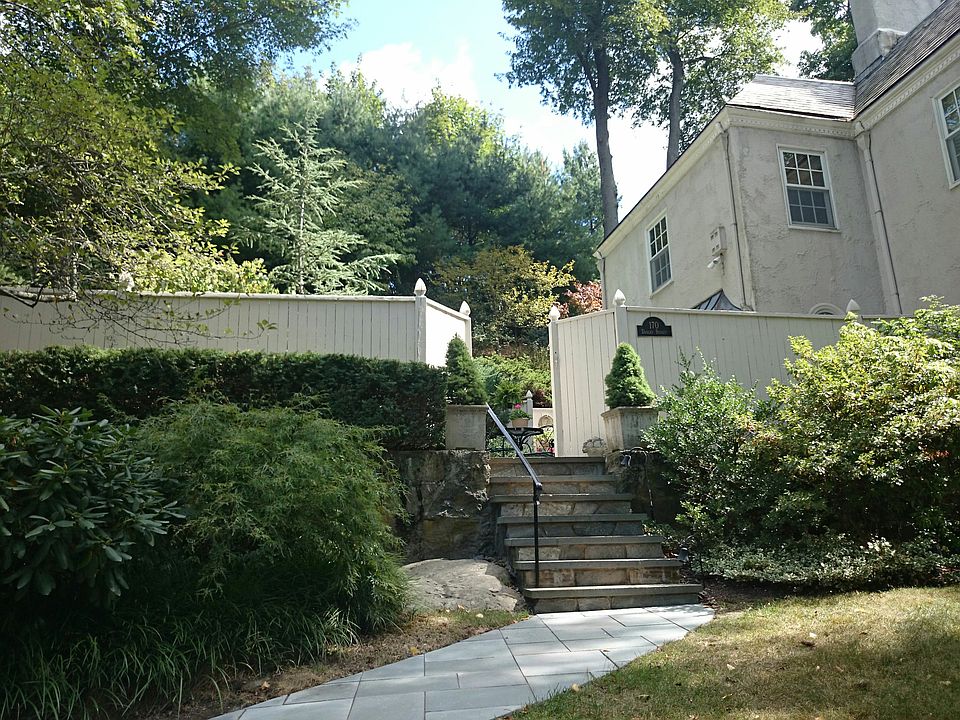 2nd image of 170 Dudley St