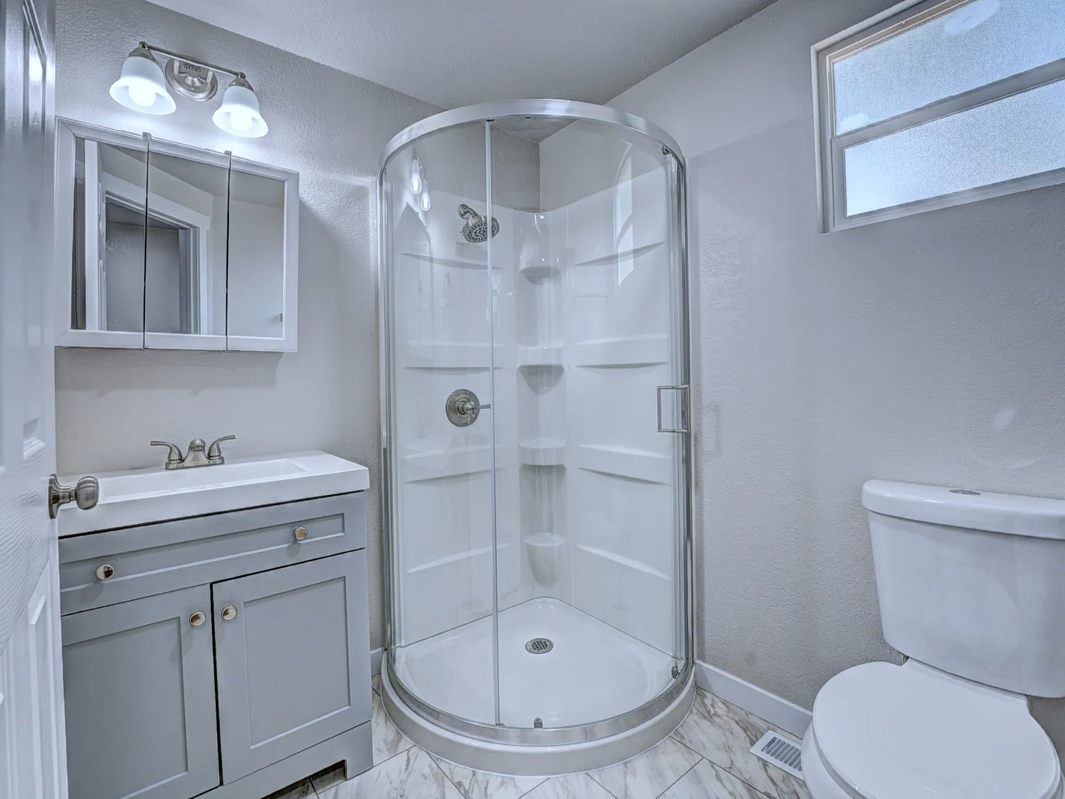 3 bed, 1204 sqft, $2,300 — Photo 4