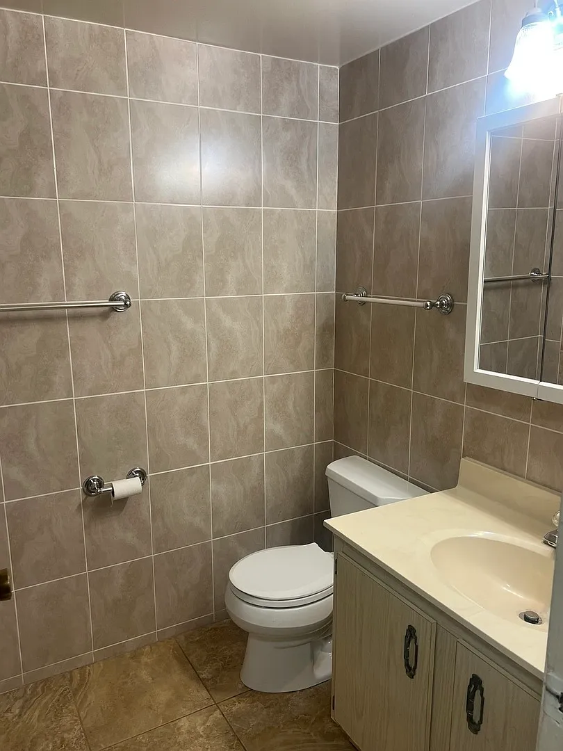 2 bed, 1.5 bath, 1300 sqft, $1,800 — Photo 3