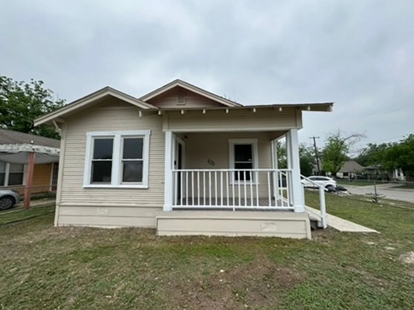 Cozy Corner Home in Denver Heights, Near I-10 Move-In Ready with Spacious Yard and Storage Shed — Photo 3