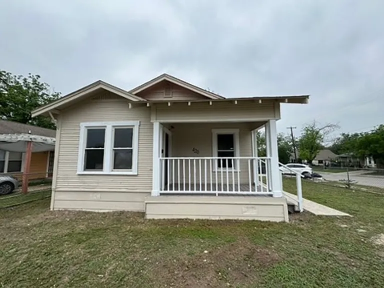 420 Clark Ave — Photo 3
