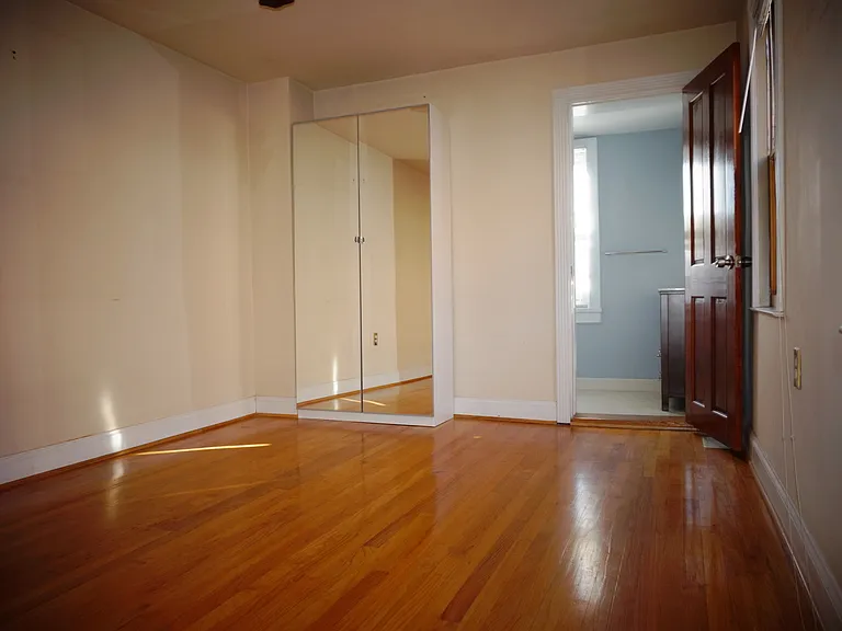 1110 S Bouldin St — Photo 13