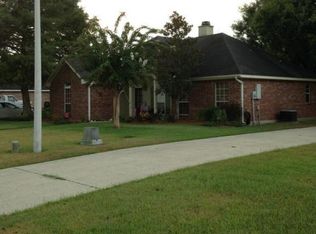 114 Longpointe Rd, Youngsville, LA 70592