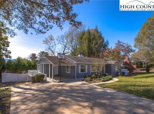 207 W Park Dr, Morganton, NC 28655