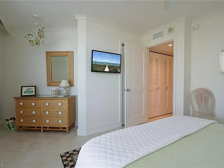 4651 Gulf Shore Blvd N #504 — Photo 19