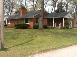 2116 N Manitou Cir, Norton Shores, MI