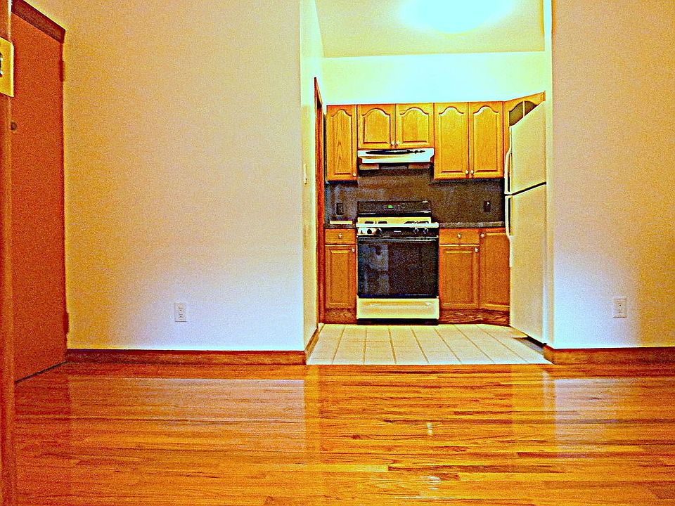1st image of 565 Rogers Ave APT 2