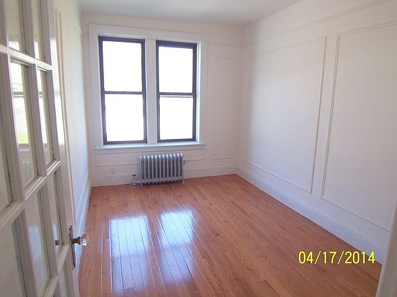 5th image of 3176 35th St APT 1R