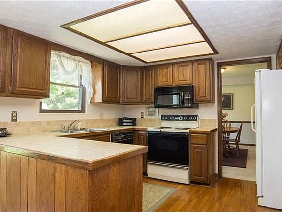 3rd image of 2599 Wood Bluff Ln