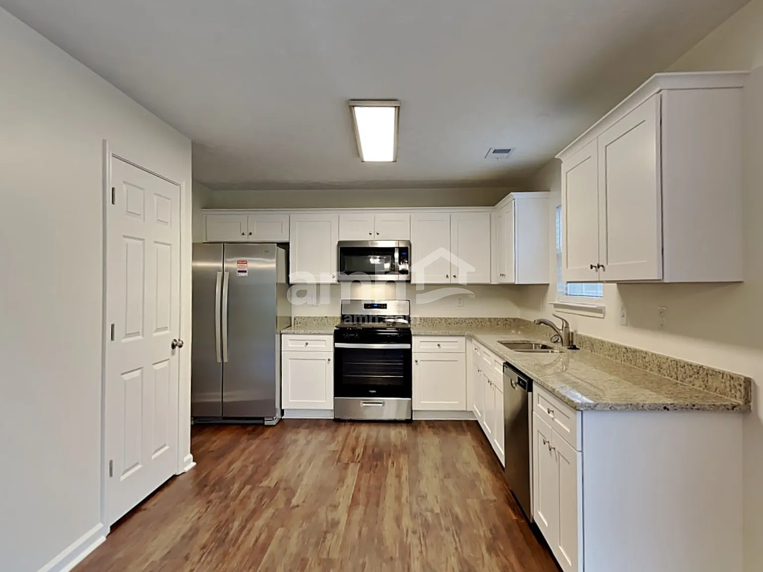3 bed, 2.5 bath, 1816 sqft, $2,185 — Photo 3