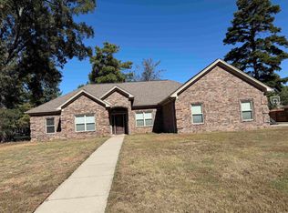 805 Fairway Dr, Pine Bluff, AR 71603