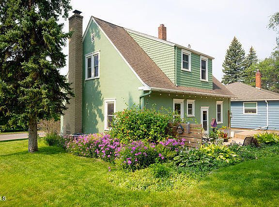 3rd image of 625 5th St NE