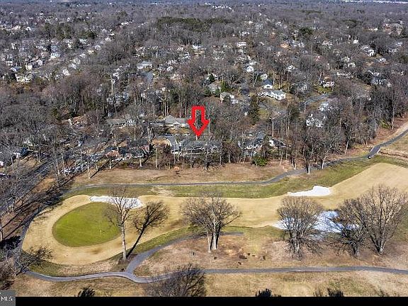 3rd image of 319 Saint Ives Dr