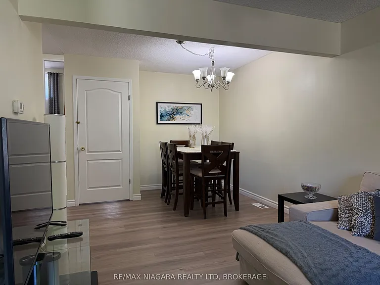 27 Nottingham Ct #UPPER — Photo 7
