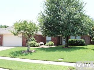 7926 Fox Chase Dr, Arlington, TX 76001