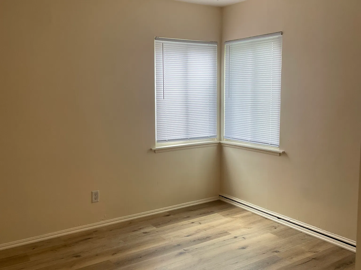 3 bed, 936 sqft, $1,530 — Photo 3