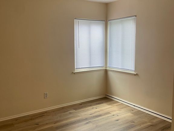 3rd image of 7536 Alexander Ave