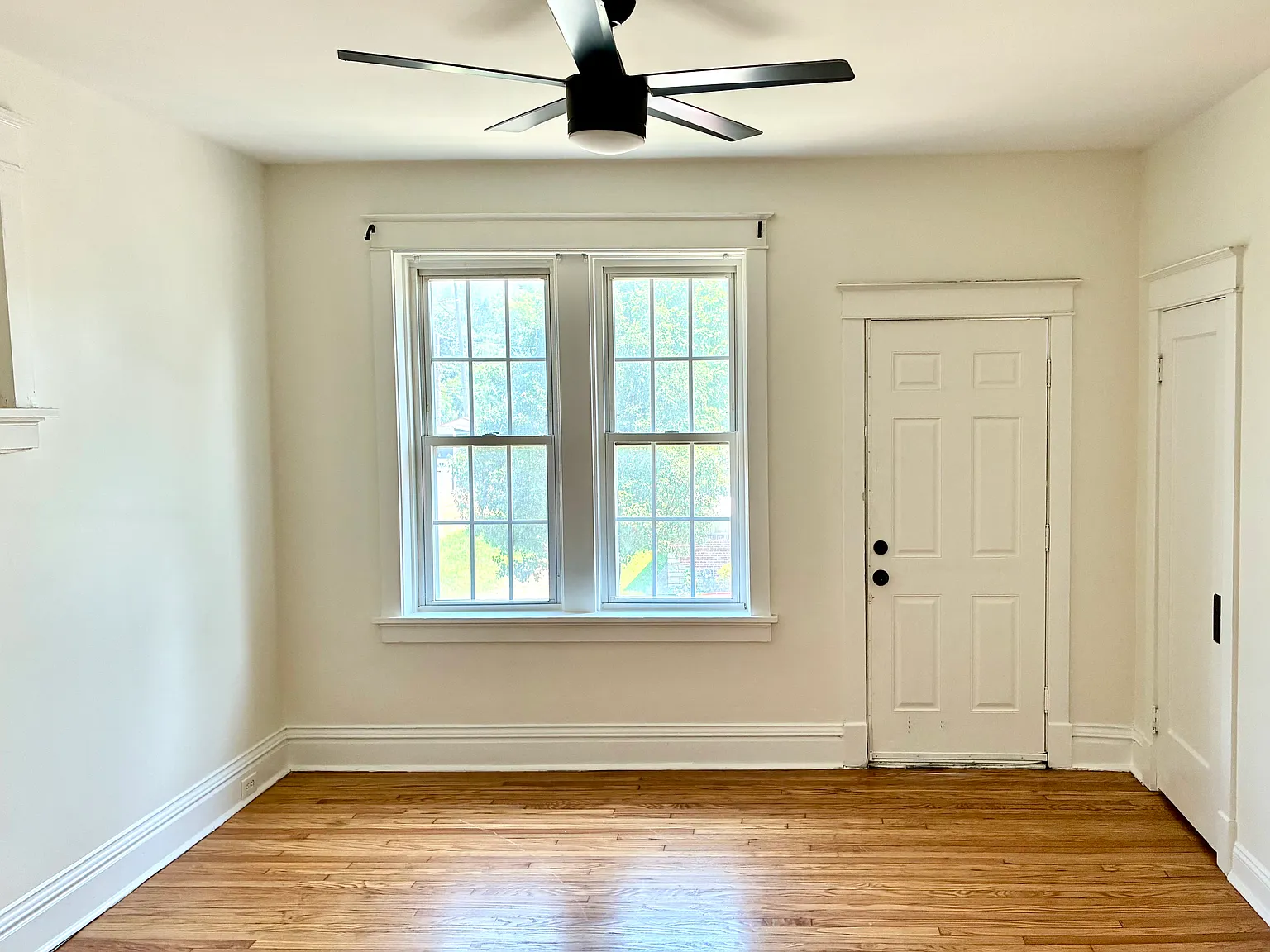 2 bed, 1100 sqft, $1,050 — Photo 2