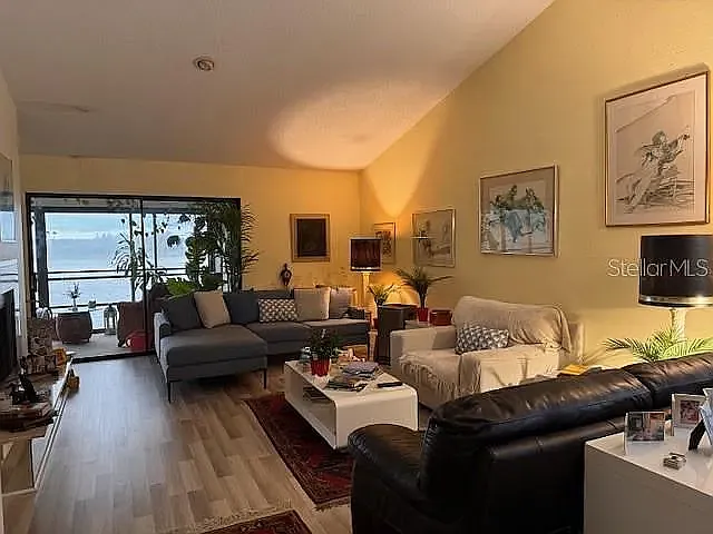 2 bed, 1326 sqft, $2,395 — Photo 2