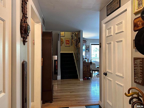 5th image of 229 E Lake Dr