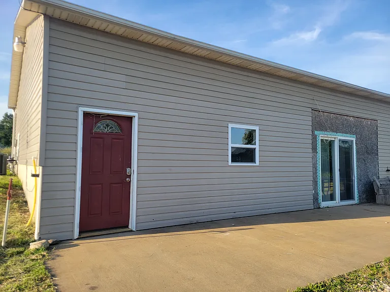 5520 NW Jennings Rd — Photo 1