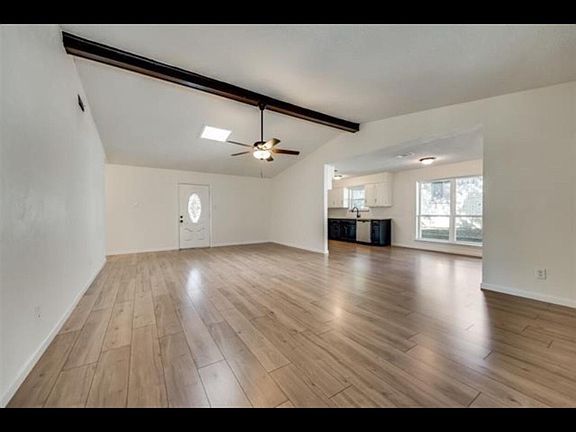 3rd image of 922 Meadowdale Cir