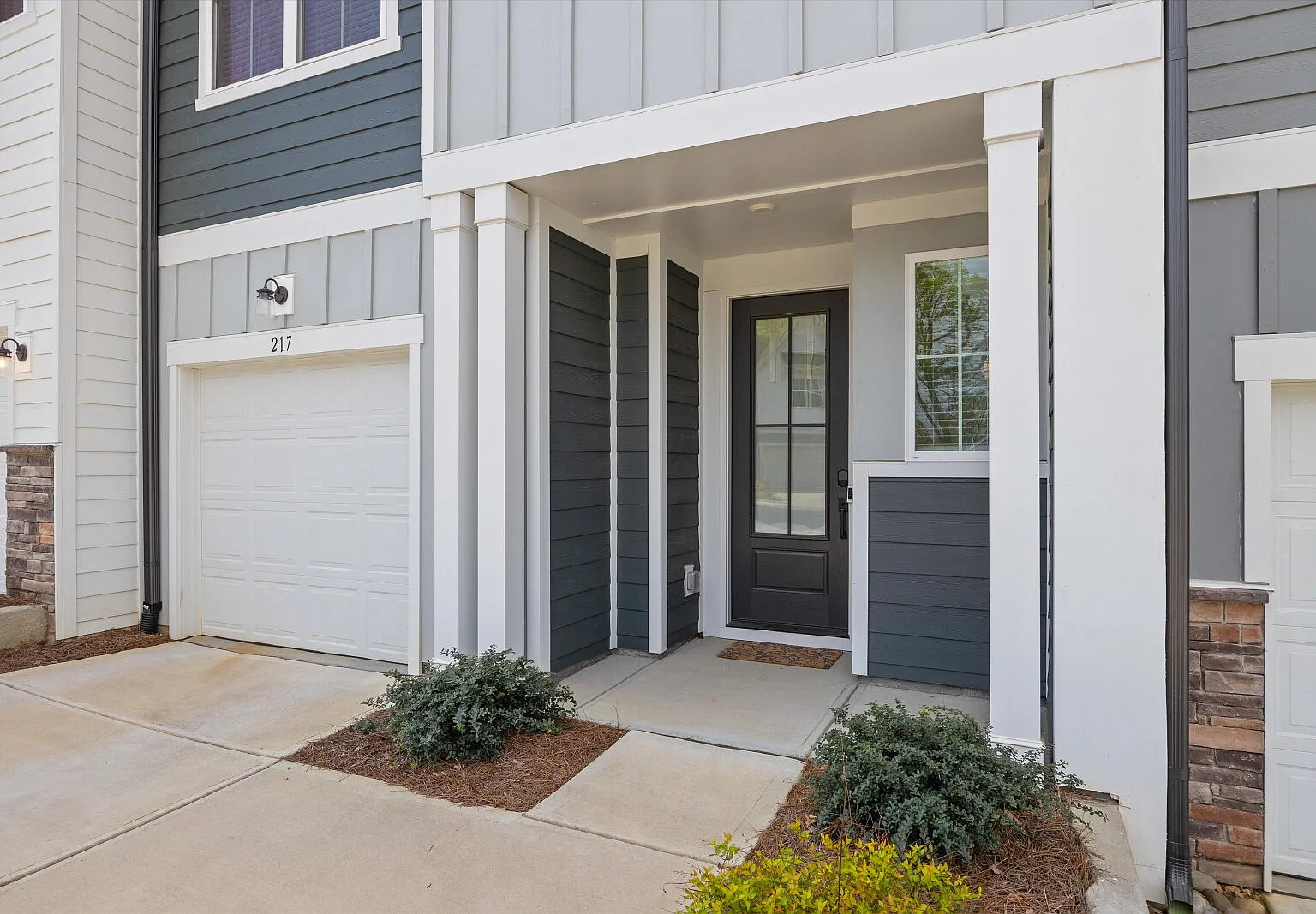 3 bed, 2.5 bath, 1960 sqft, $2,700 — Photo 2